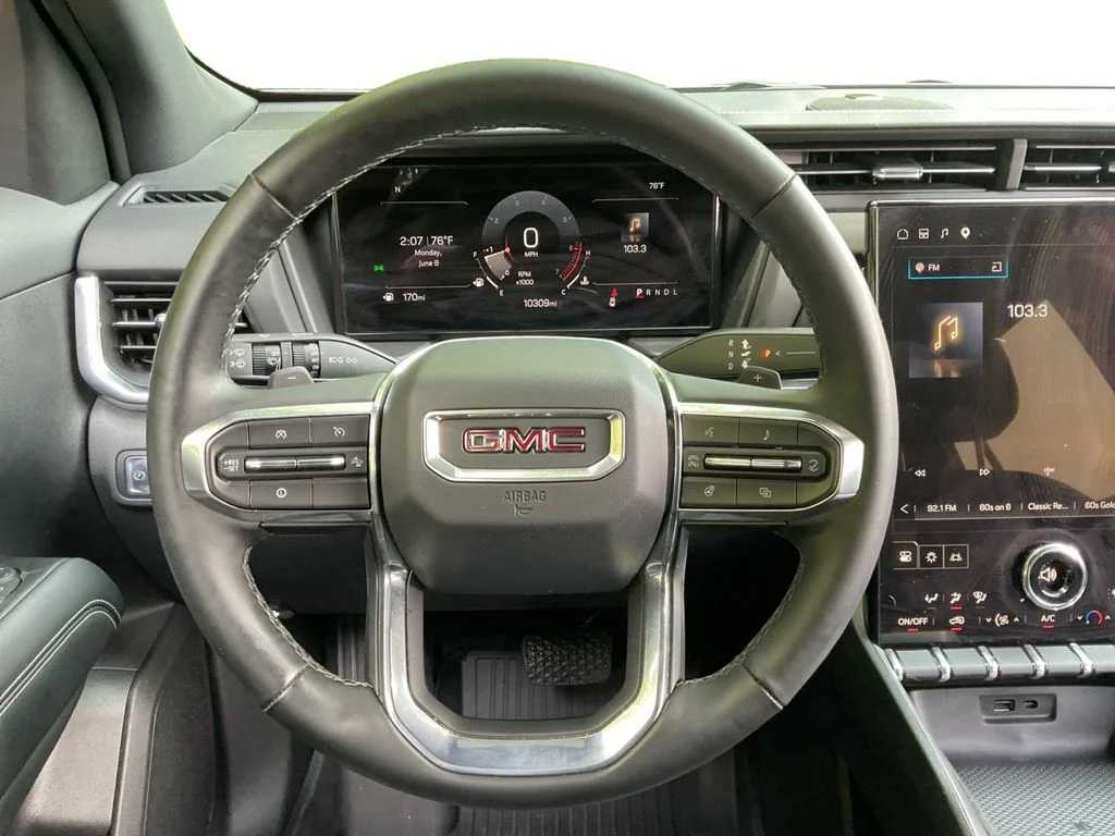 Used 2025 Silver GMC Elevation image 17