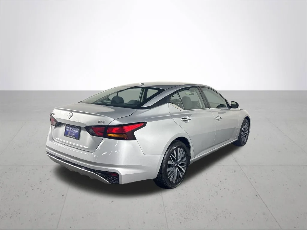 Used 2024 Silver Nissan 2.5 SV image 6