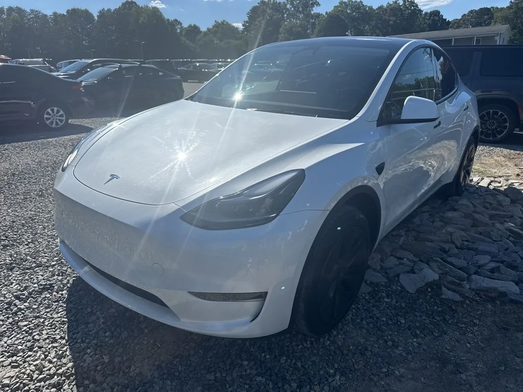 Used 2025  Tesla Long Range image 1