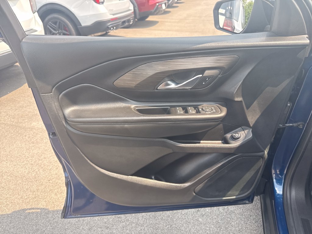 Used 2023 Blue GMC SLE image 12