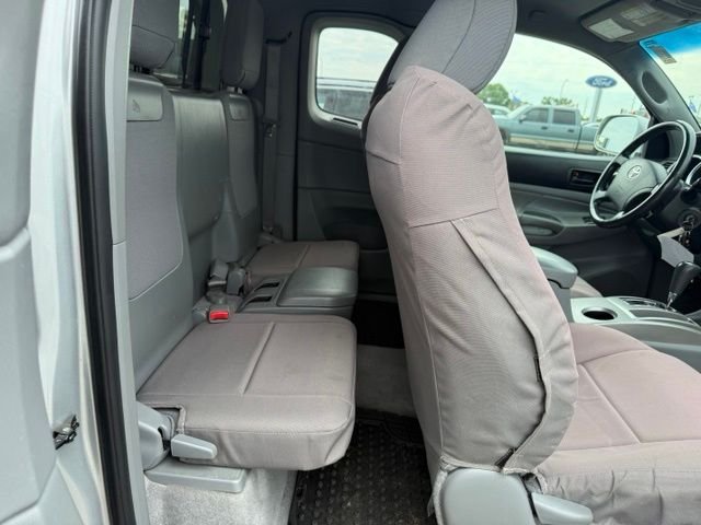 Used 2011  Toyota Base image 13