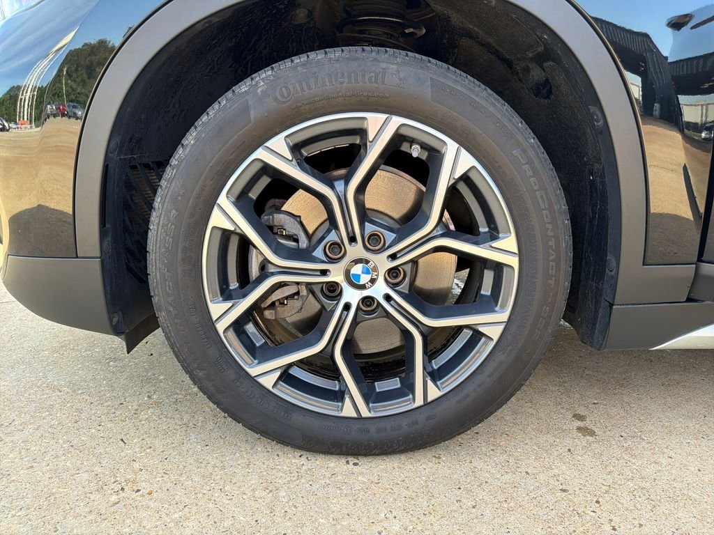 Used 2022 Black BMW sDrive28i image 30
