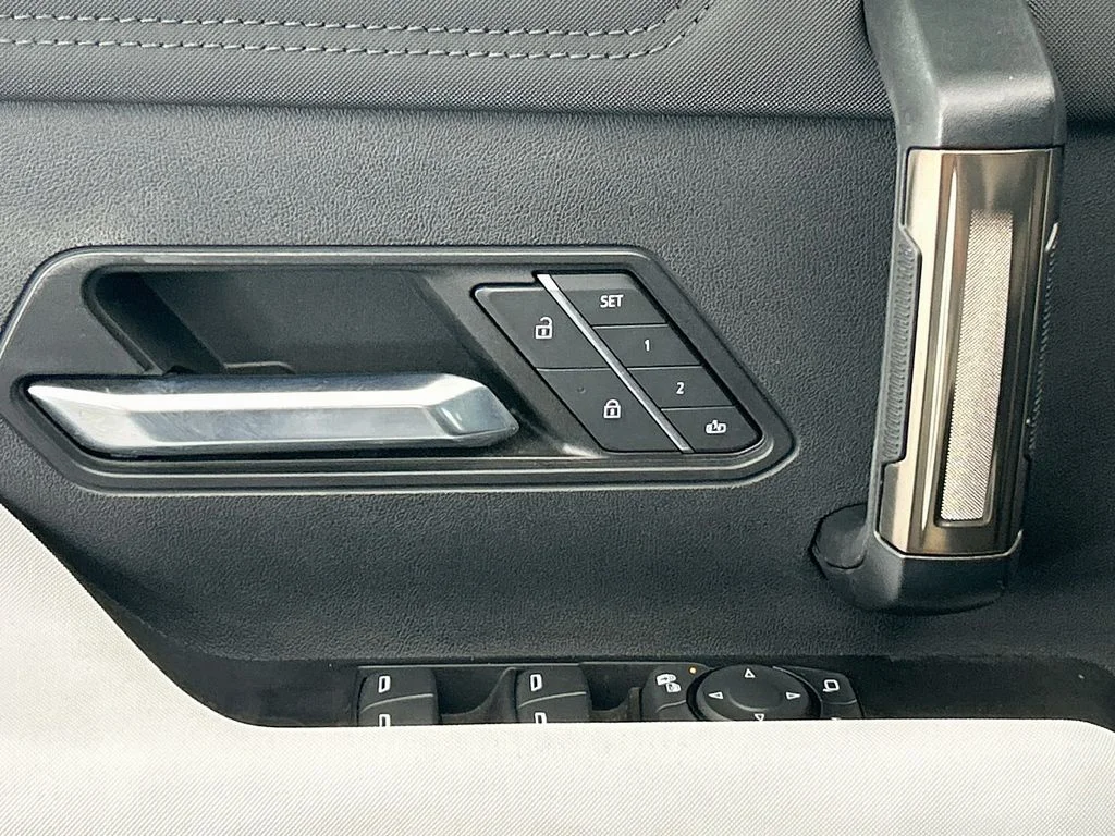 Used 2023 White GMC Edition 1 image 22