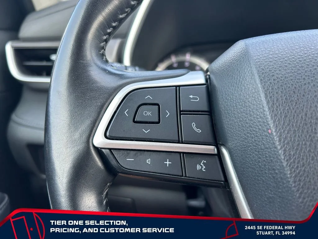 Used 2023 Silver Toyota XLE image 18