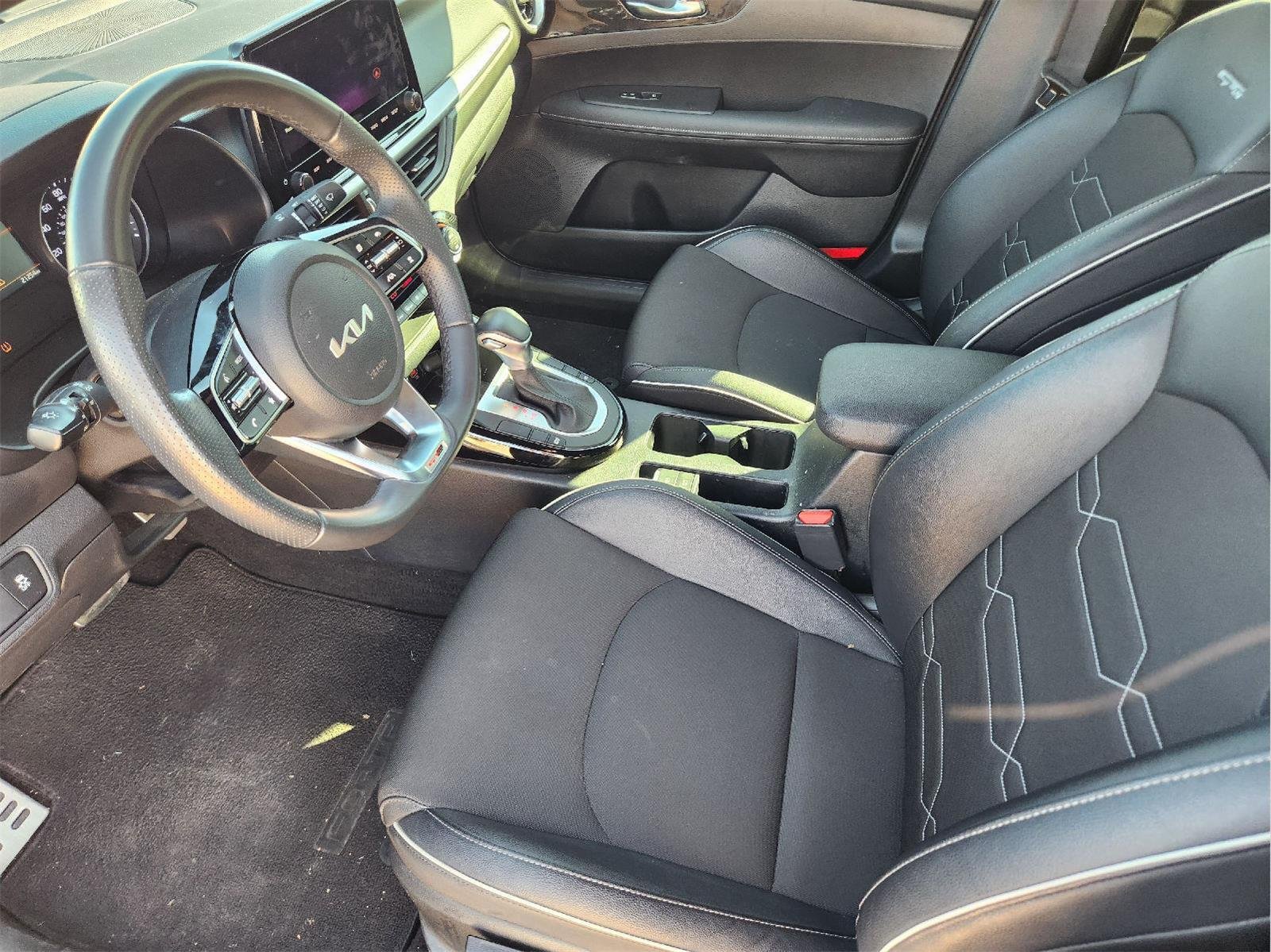 Used 2024 Snow White Pearl Kia GT-Line image 12