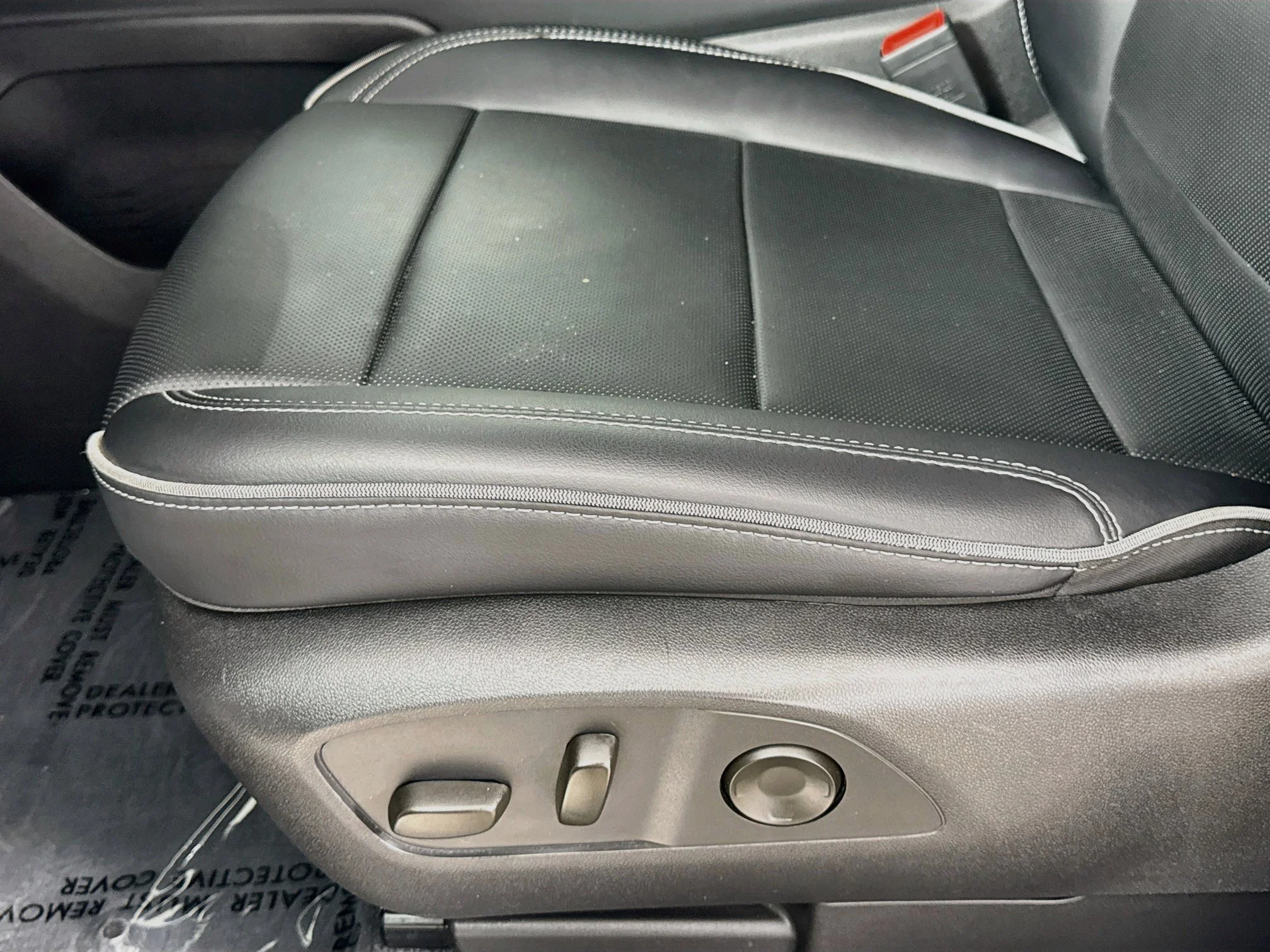 Used 2025 Summit White Chevrolet LT - Extended Range image 22