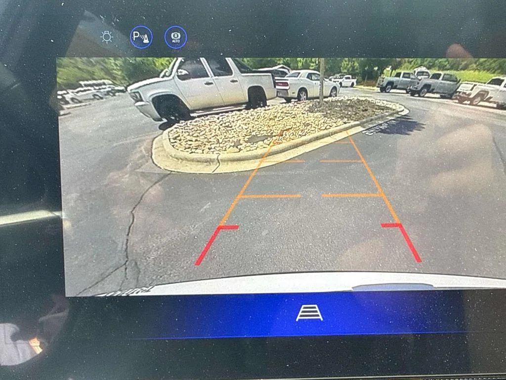 New 2027 Polar White Tricoat Chevrolet ACTIV image 12