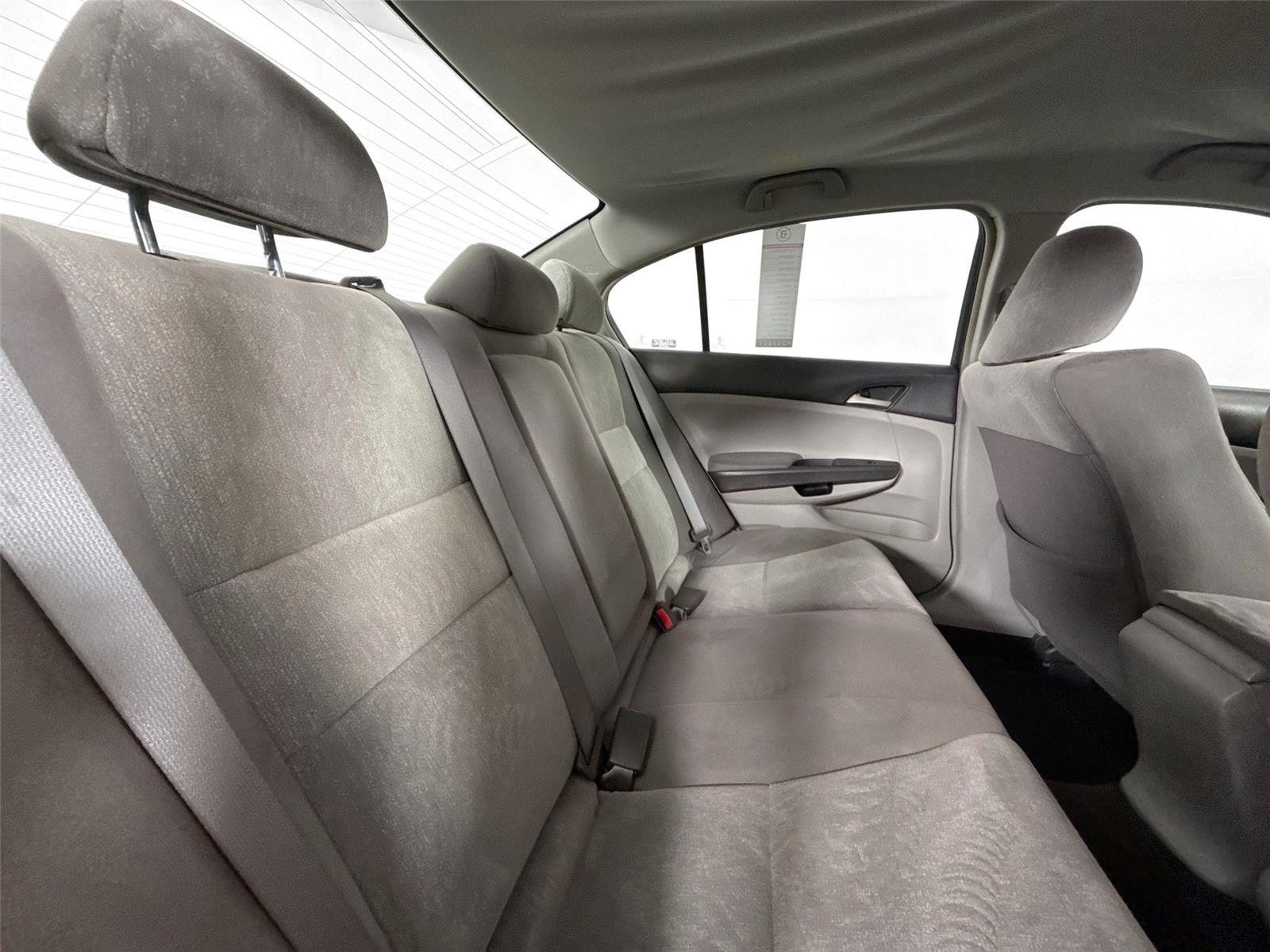 Used 2009 Alabaster Silver Metallic Honda LX image 34