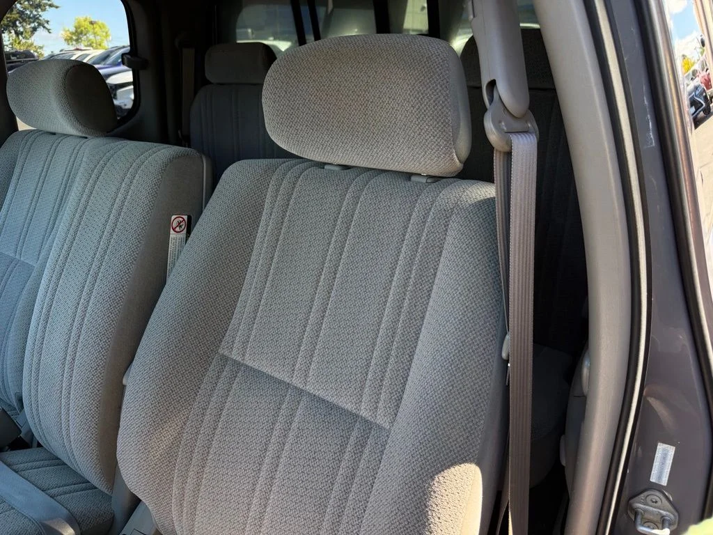 Used 2000 Gray Toyota SR5 image 24
