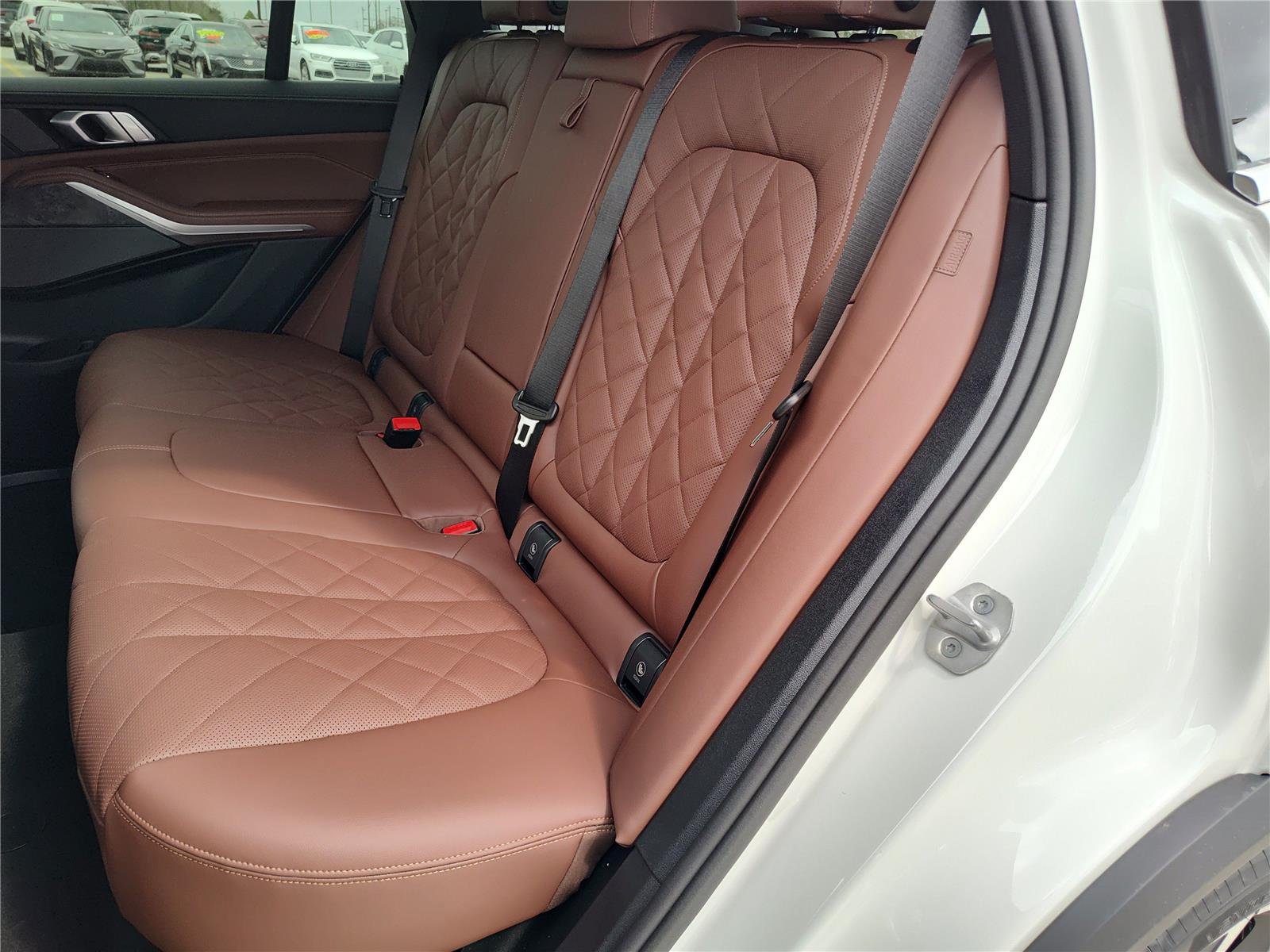 New 2026 Mineral White Metallic BMW sDrive40i image 15