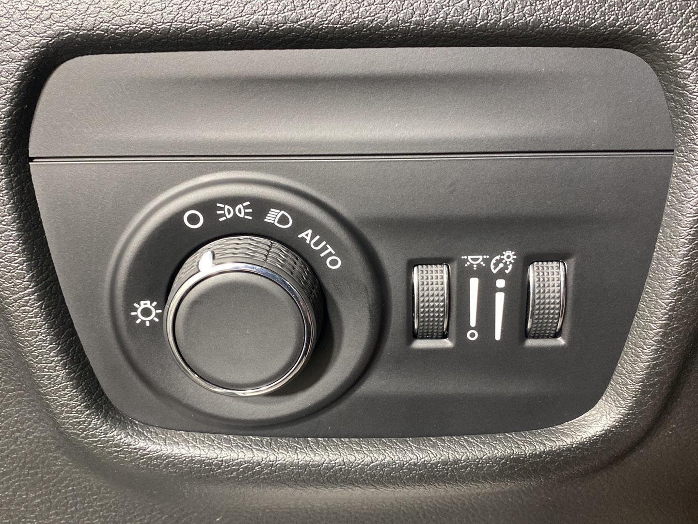 Used 2023 Silver Zynith Jeep Laredo image 24