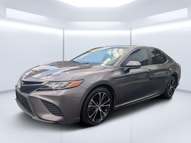 Used 2018 Gray Toyota SE image 7