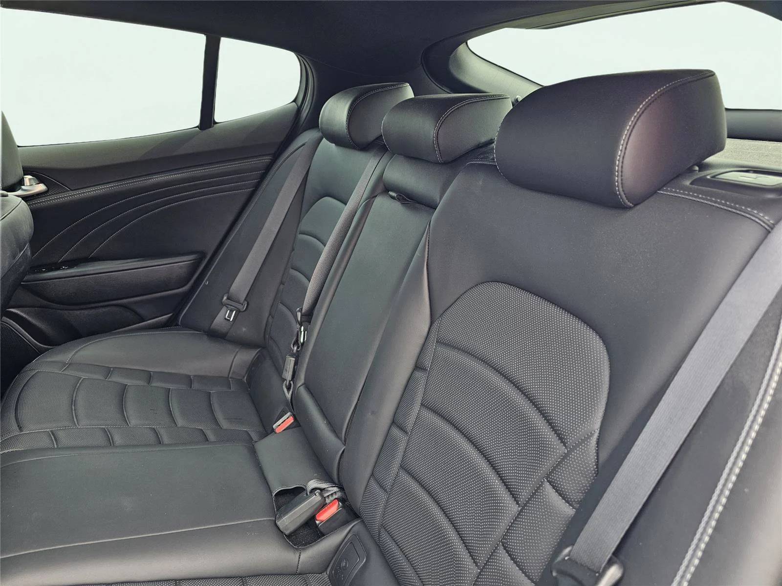 Used 2022 Snow White Pearl Kia GT2 image 35