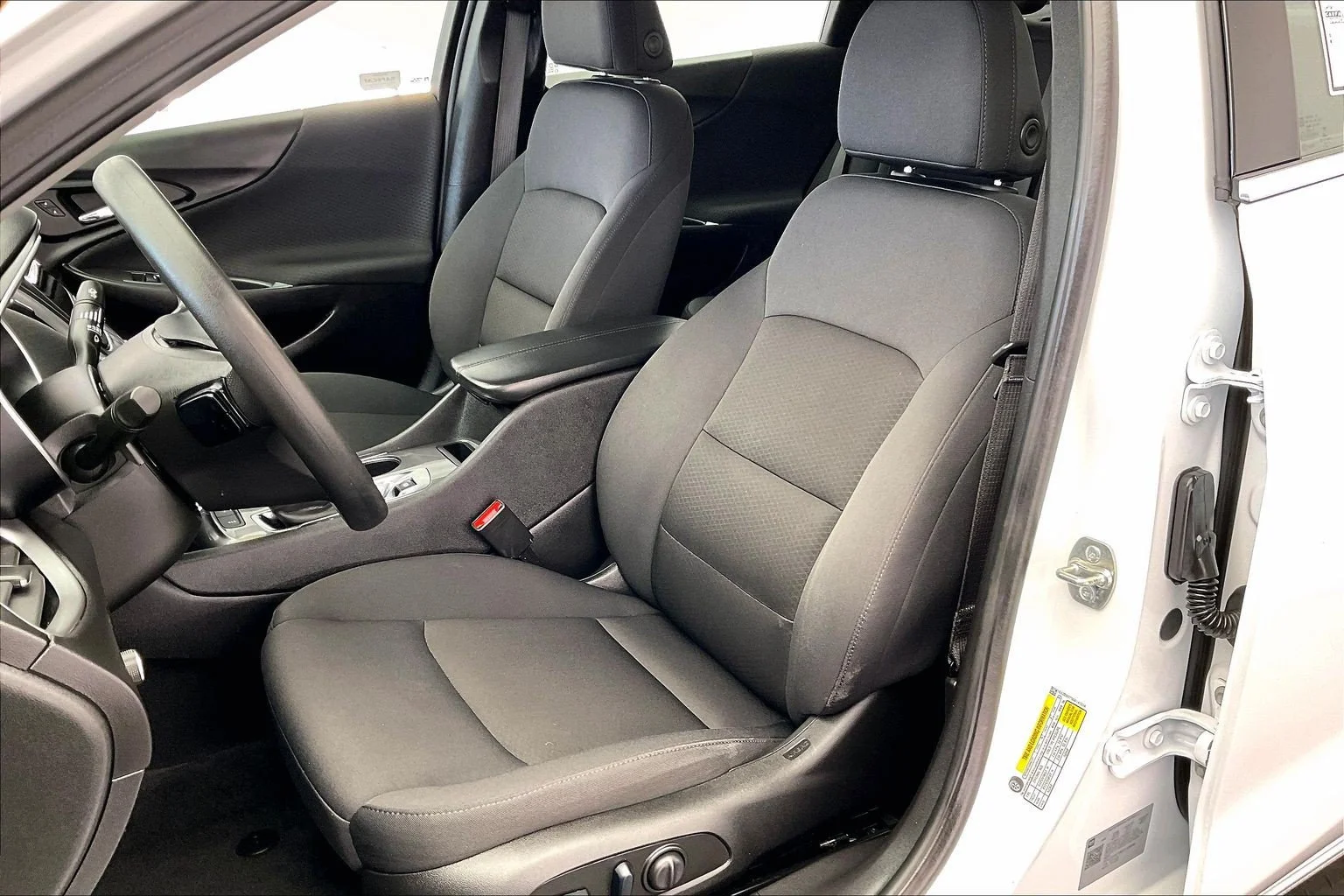 Used 2025 Summit White Chevrolet LT image 18