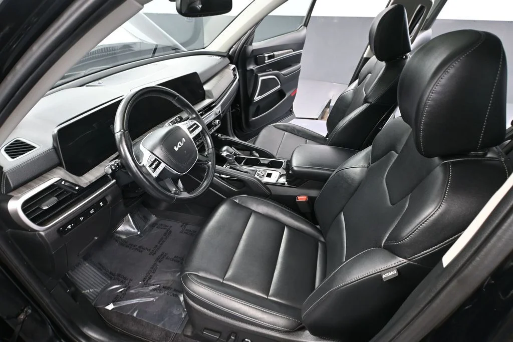 Used 2023 Black Kia EX X-Line image 20