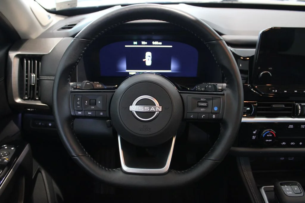 Used 2025  Nissan Platinum image 23