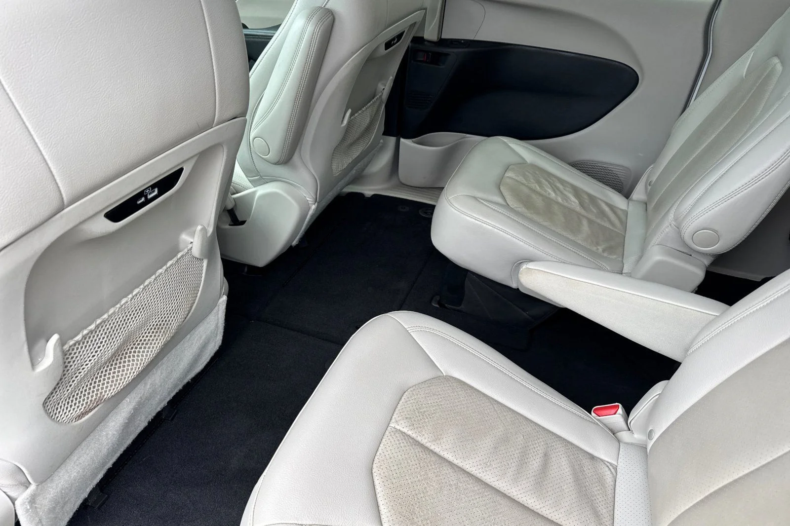 Used 2021 White Chrysler Touring L image 13
