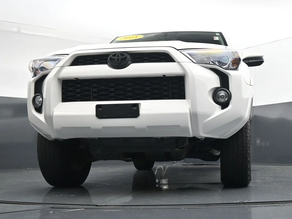 Used 2018 White Toyota SR5 image 29