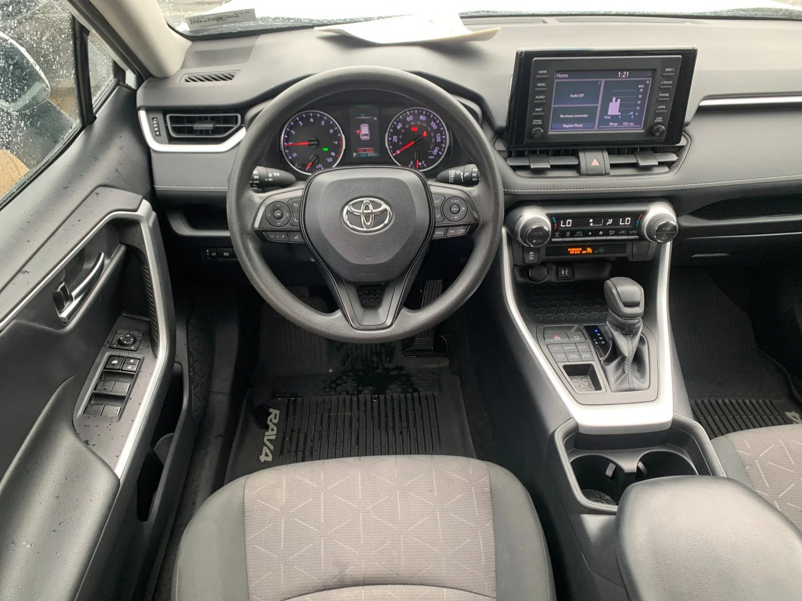 Used 2019 White Toyota XLE image 16