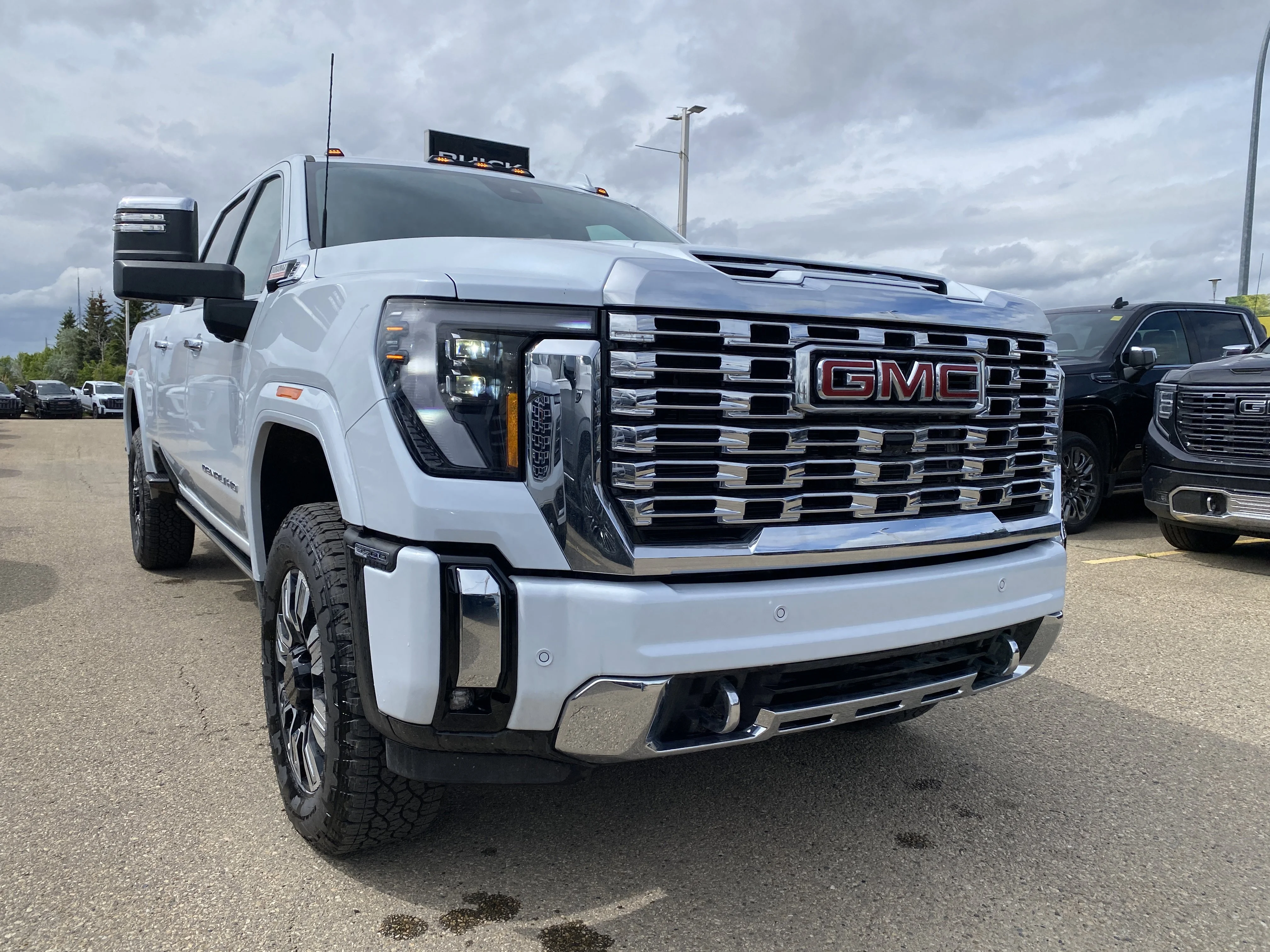 New 2026 GLACIER WHITE TRICOAT GMC Denali image 8