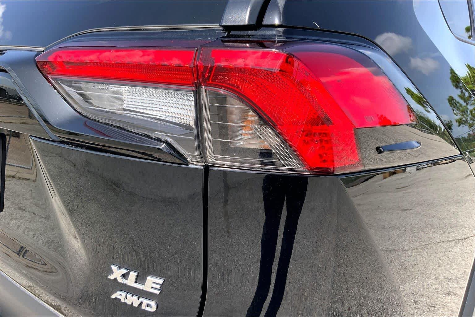 Used 2025 Midnight Black Metallic Toyota XLE image 30