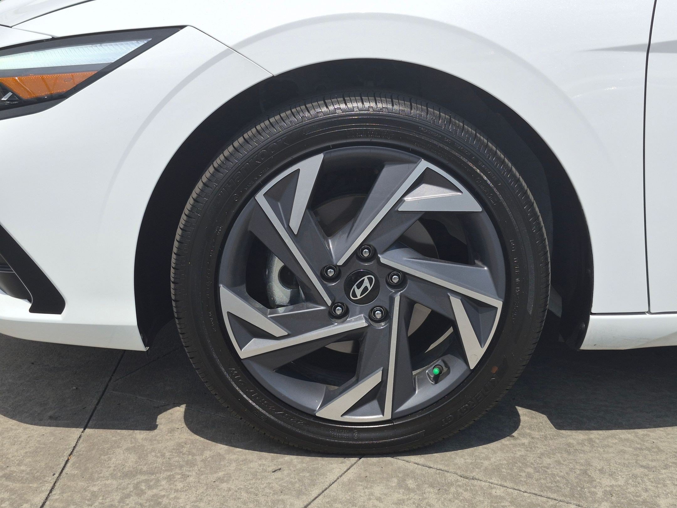 2026 Hyundai Elantra Limited - Photo 12