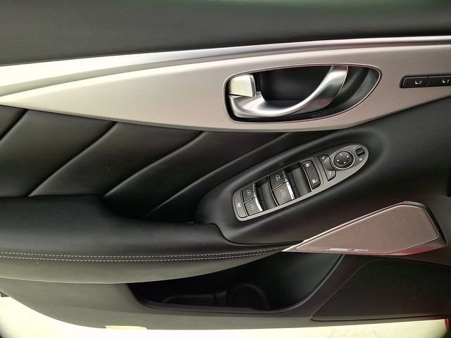 Used 2022 Red INFINITI LUXE image 14