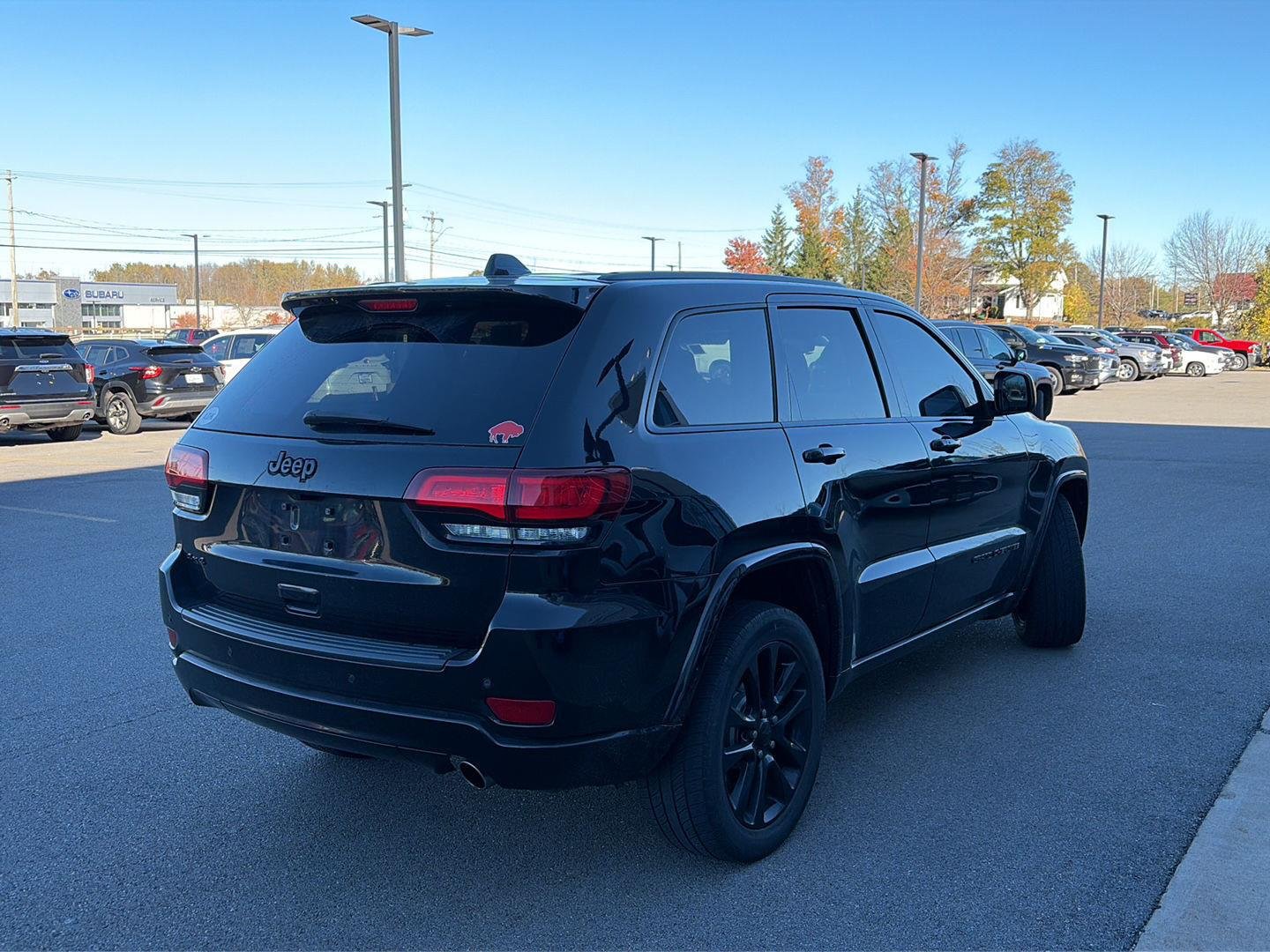 Used 2019 Diamond Black Crystal Pearlcoat Jeep Altitude image 2