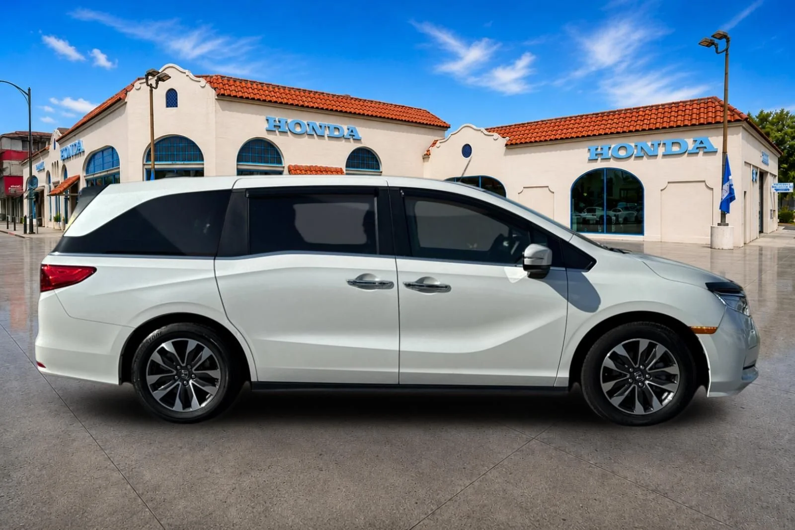 Certified Used 2022 Platinum White Pearl Honda EX-L image 3