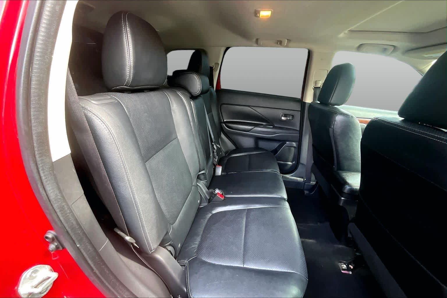 Used 2015 Rally Red Mitsubishi SE image 20