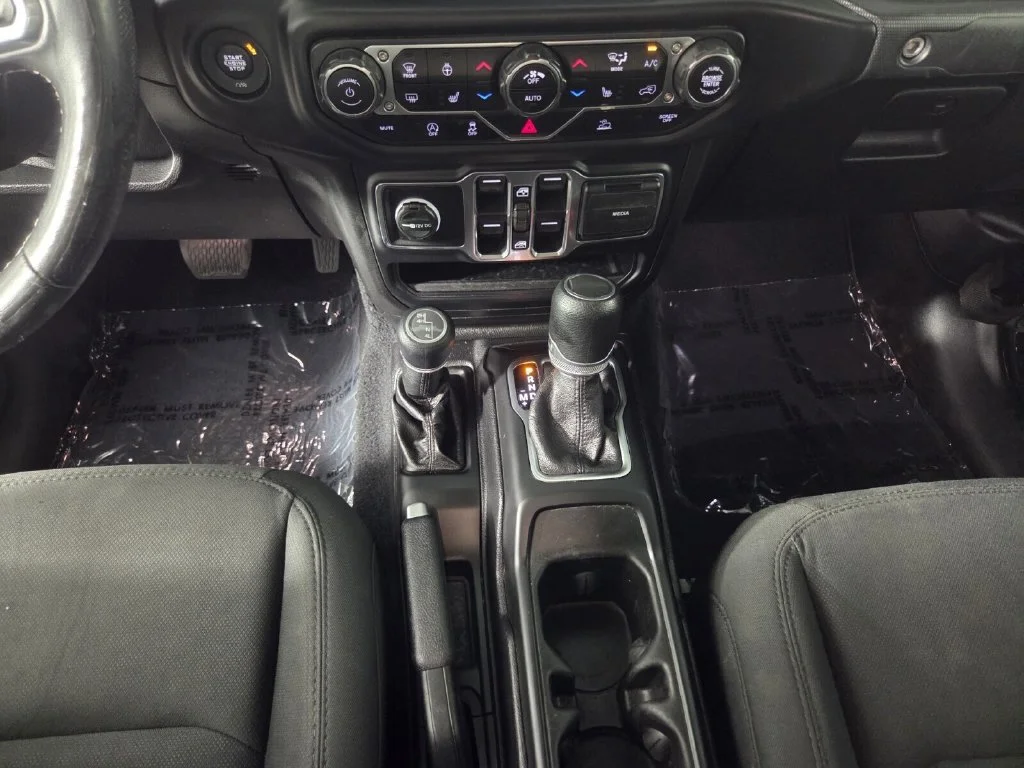 Used 2020 Black Clearcoat Jeep Sport S image 14