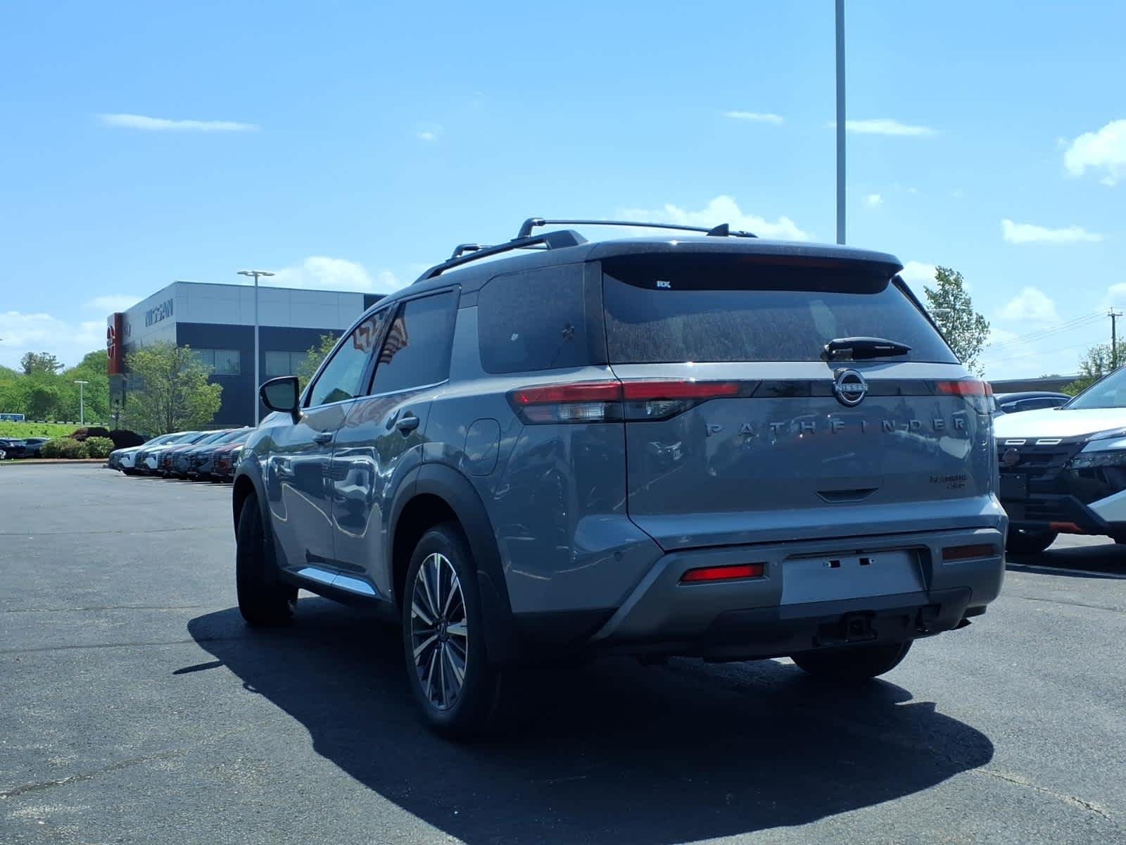 View vehicle photo 4