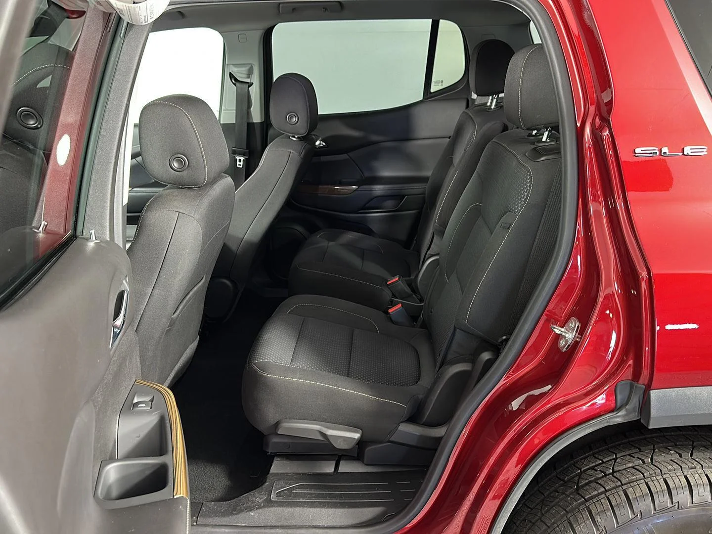 Used 2021 Cayenne Red Tintcoat GMC SLE image 25