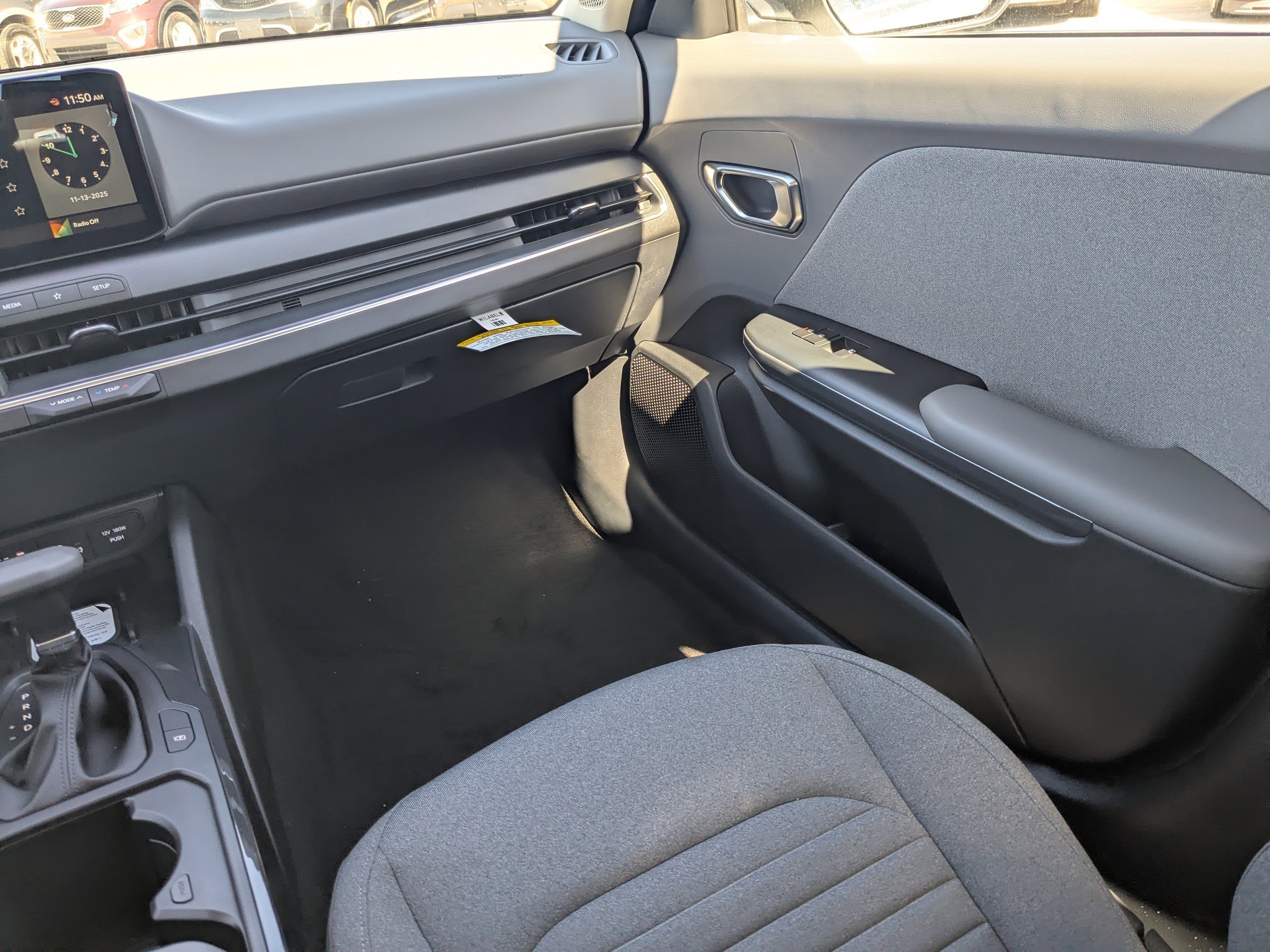 New 2025 Snow White Pearl Kia EX image 19