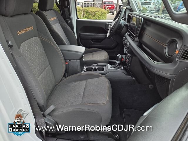 Used 2025 White Jeep Mojave image 17