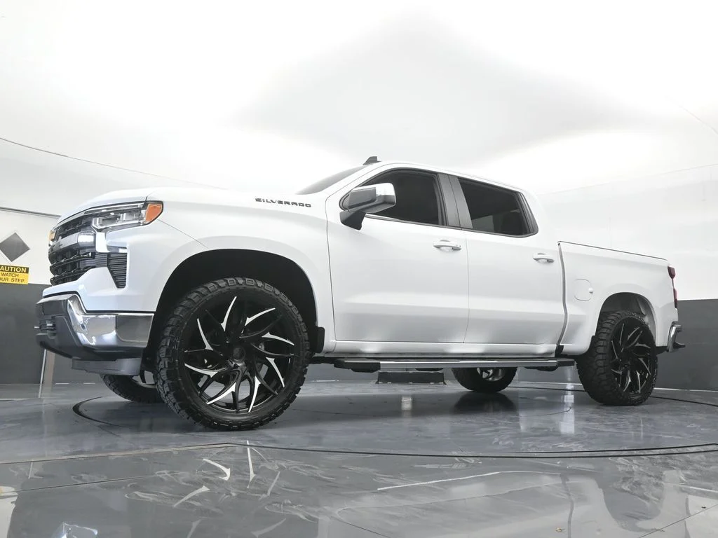 Used 2026 Summit White Chevrolet LT image 58
