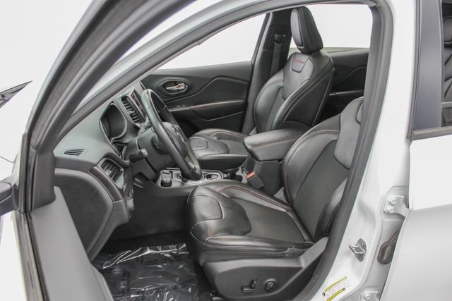 Used 2019 White Jeep Trailhawk 4x4 image 16