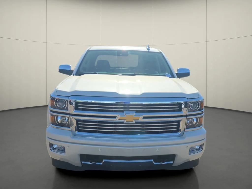Used 2015 White Chevrolet High Country image 2