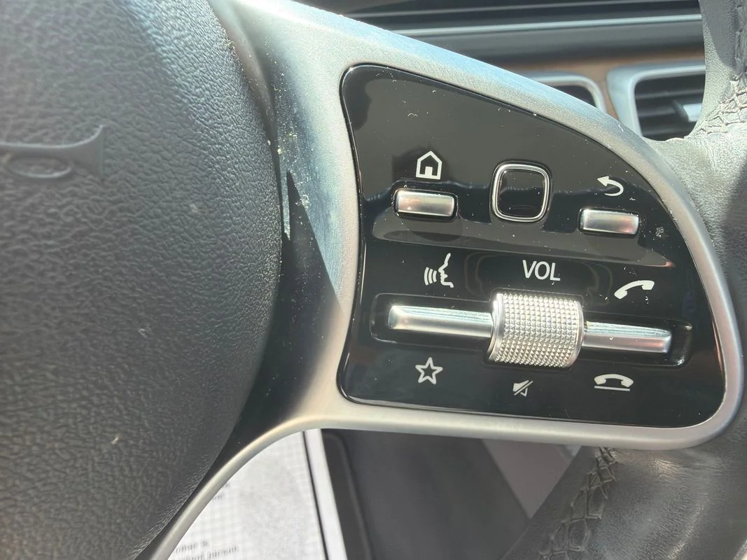 Used 2020 White Mercedes-Benz 4MATIC® image 20