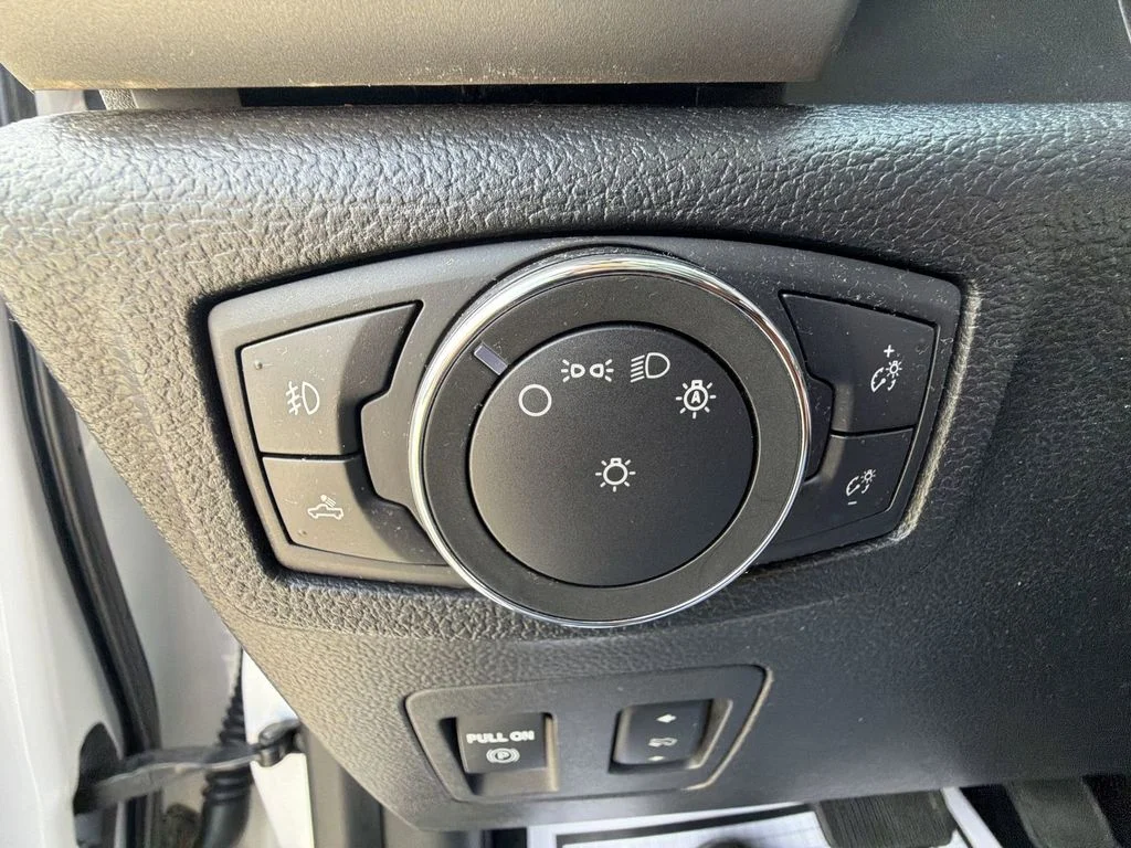 Used 2019 White Platinum Clearcoat Metallic Ford Lariat image 30