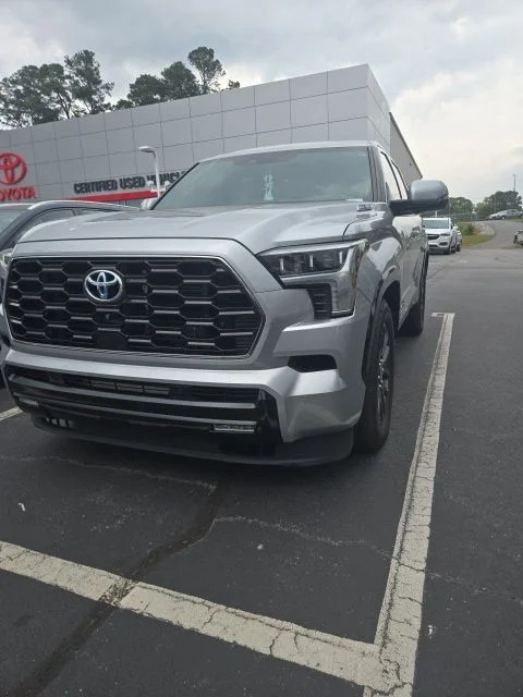 2023 Toyota Sequoia Platinum 4WD i-FORCE MAX Hybrid's photo