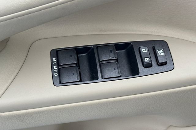 Used 2011 White Lexus 570 image 13
