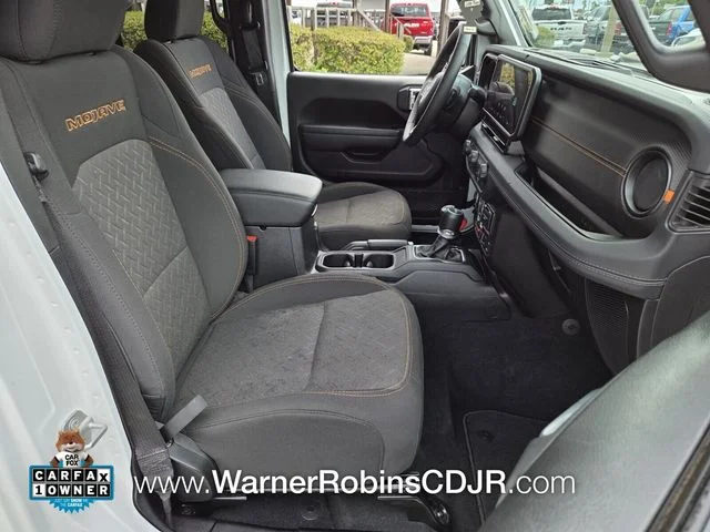 Used 2025 White Jeep Mojave image 17