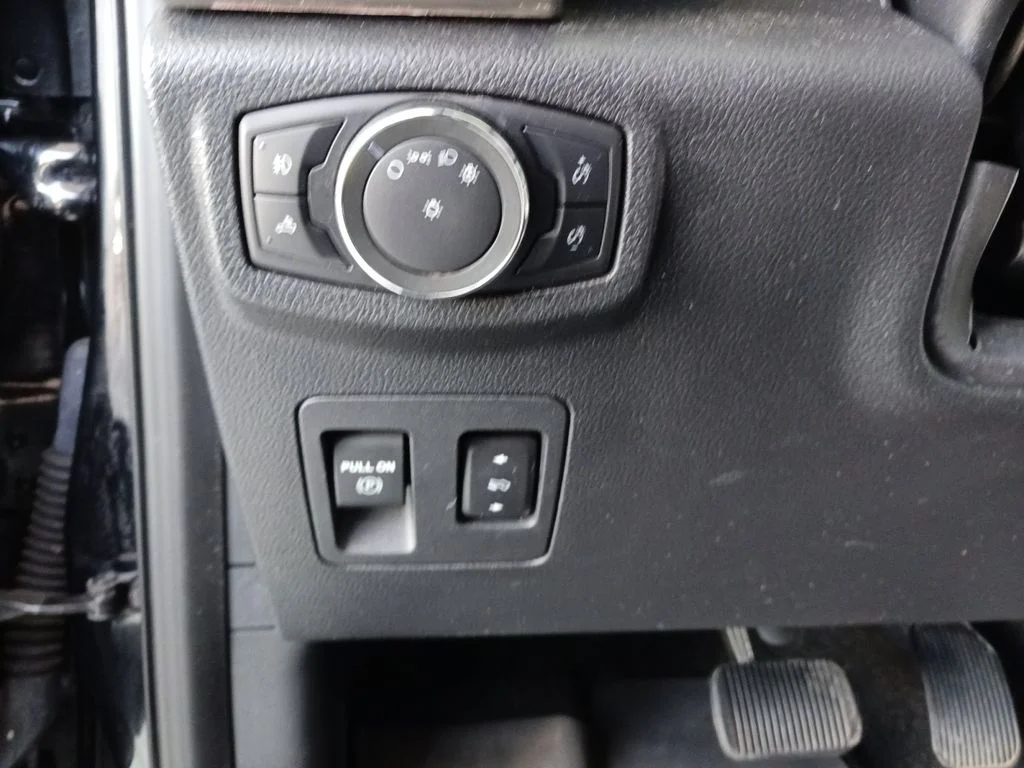 Used 2020 Black Ford Lariat image 36