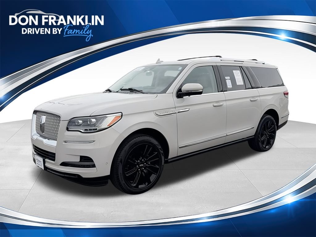 Used 2024 White Lincoln Reserve image 1