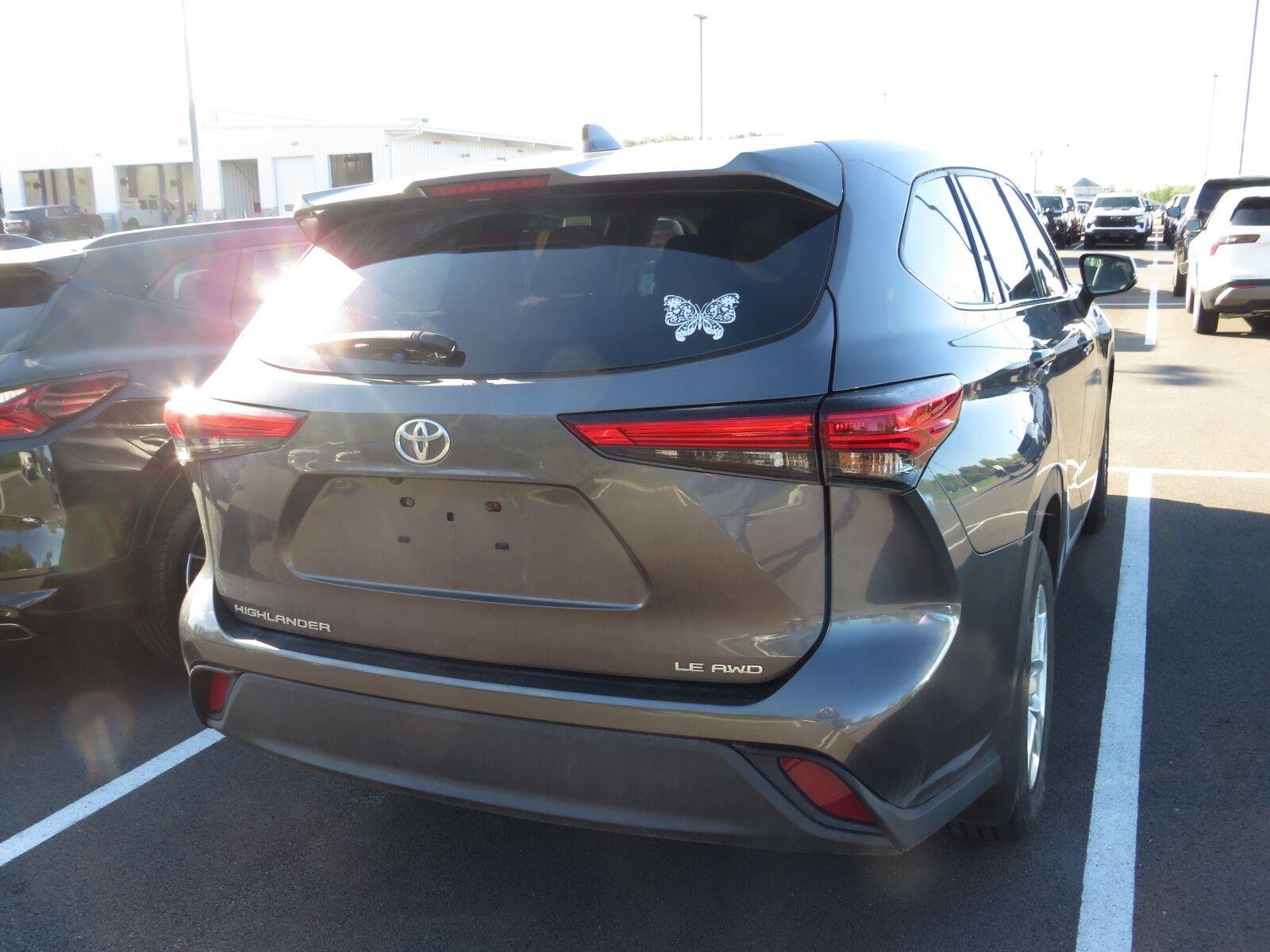 Used 2021 Magnetic Gray Metallic Toyota LE image 10