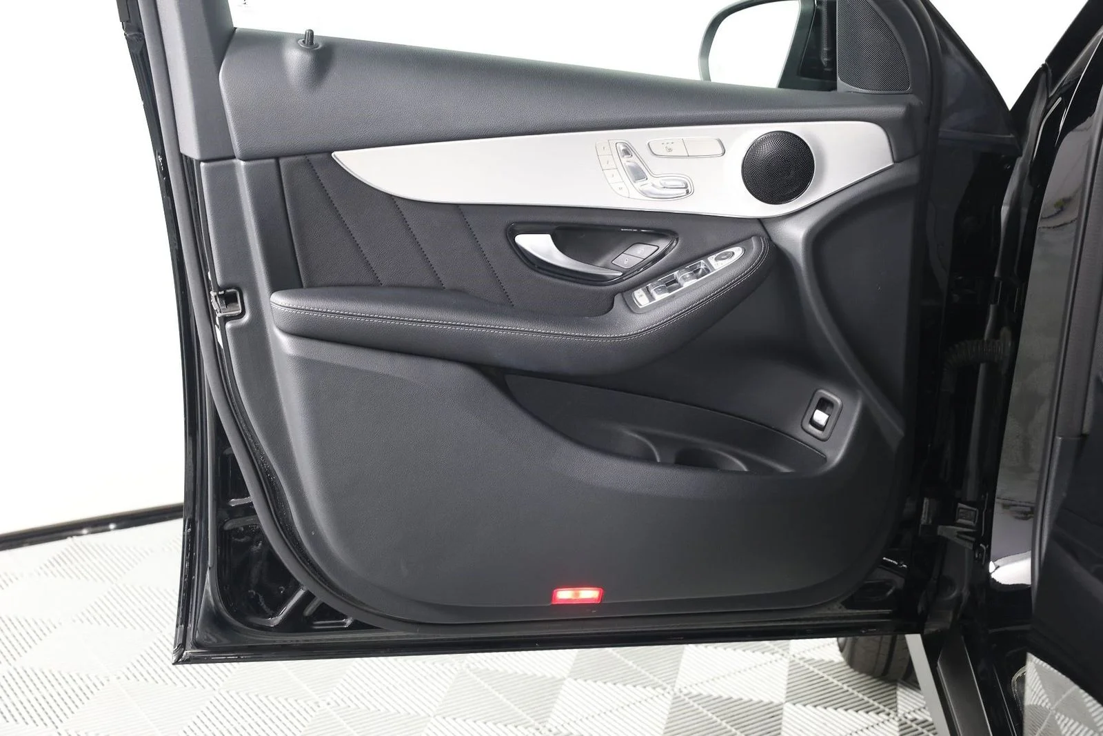 Used 2022 Black Mercedes-Benz GLC 300 image 20