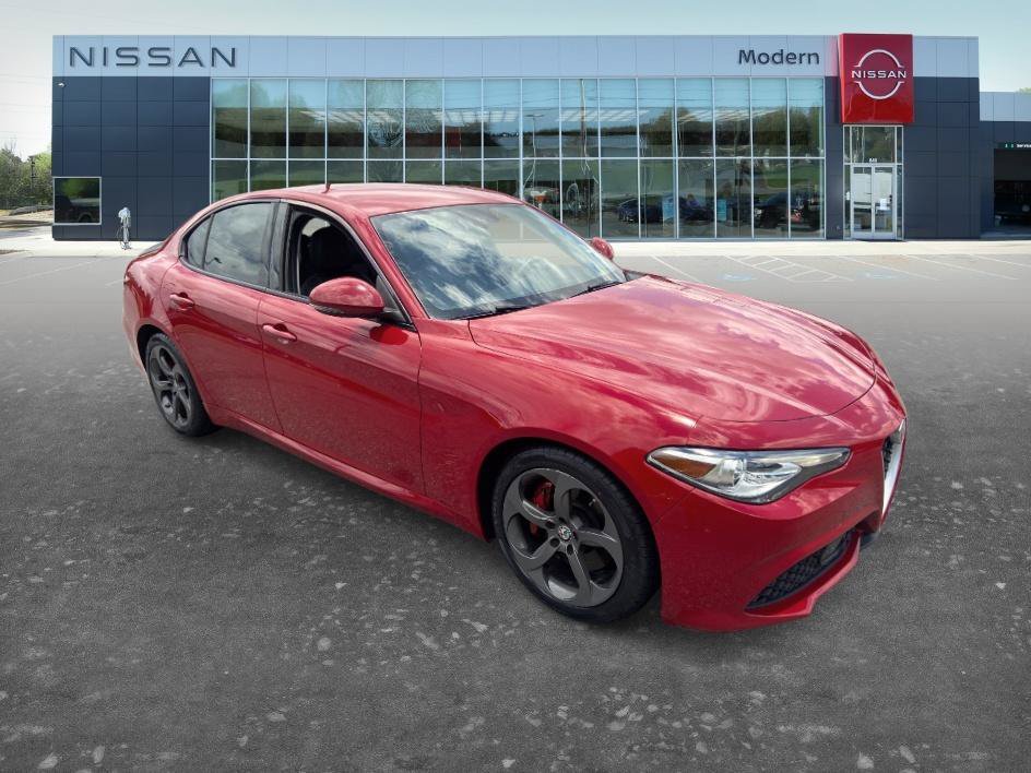 Used 2017 Rosso Alfa Alfa Romeo Base image 3