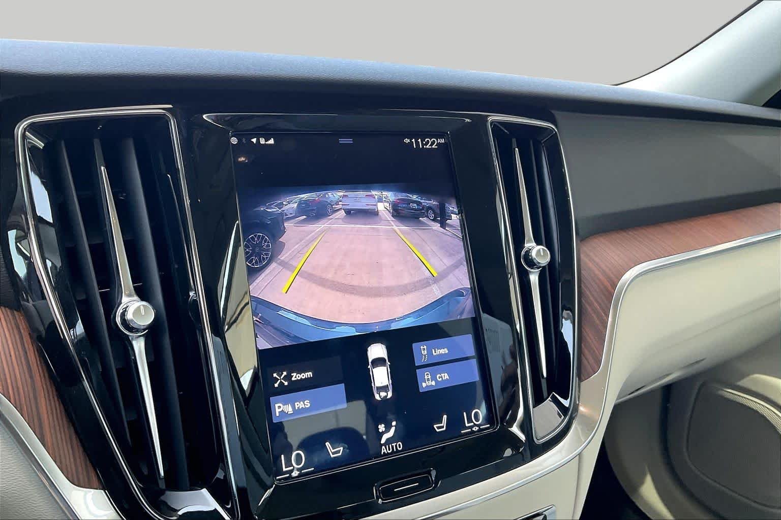 Used 2019 Denim Blue Metallic Volvo Momentum image 27