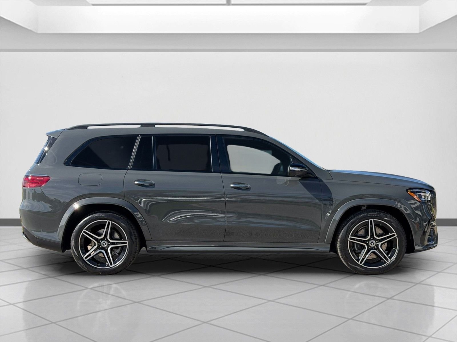 New 2026 MANUFAKTUR Silicon Grey Mercedes-Benz GLS 450 image 2